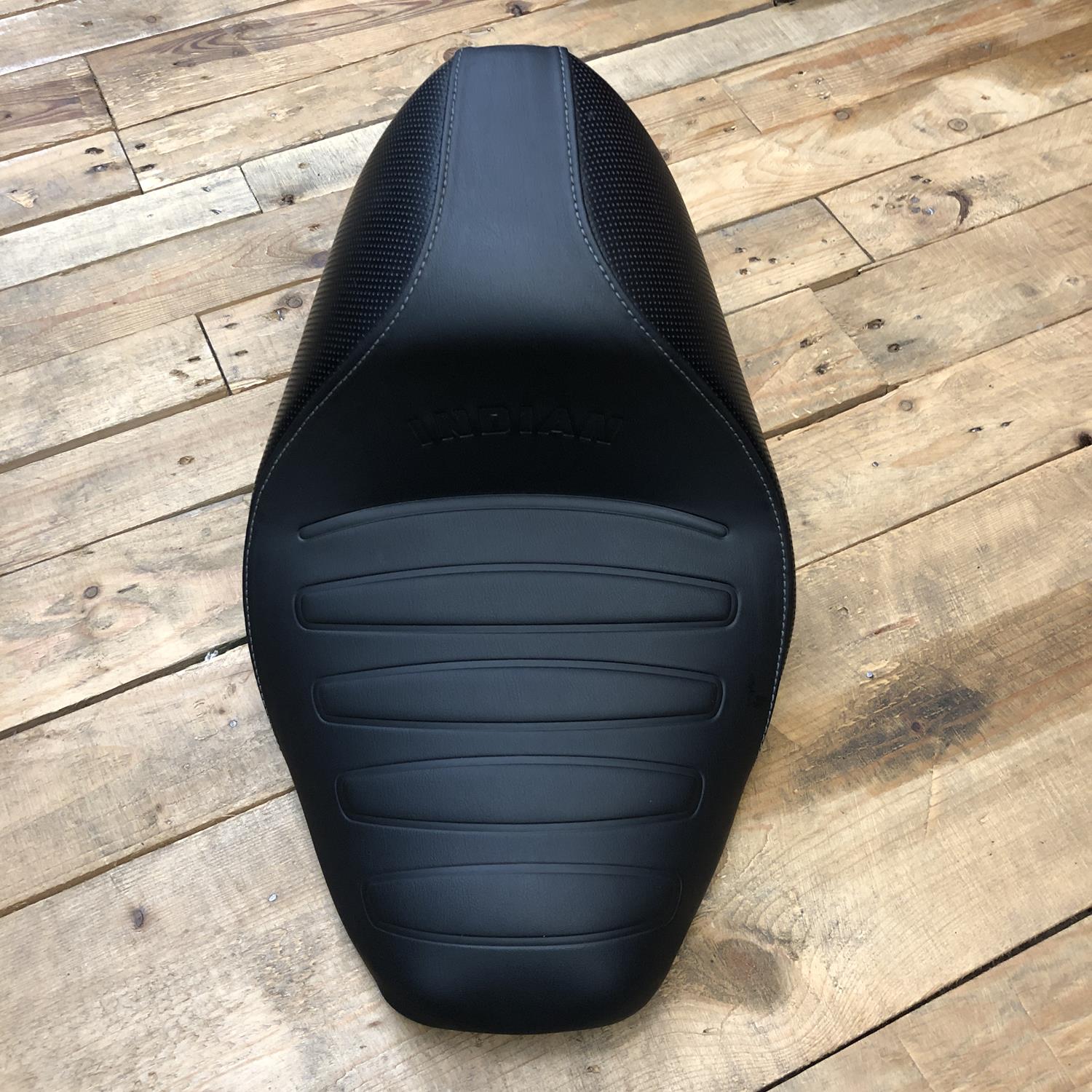 Indian Scout Bobber / Rogue Syndicate solo seat - black